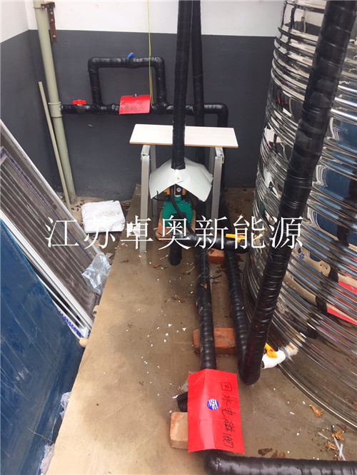 南京工地項(xiàng)目部工人空氣能生活熱水